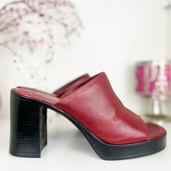Vintage Lord & Taylor Rebel Red Leather Chunky Platform Block Heel Mule Size 8.5 - Picture 1 of 13